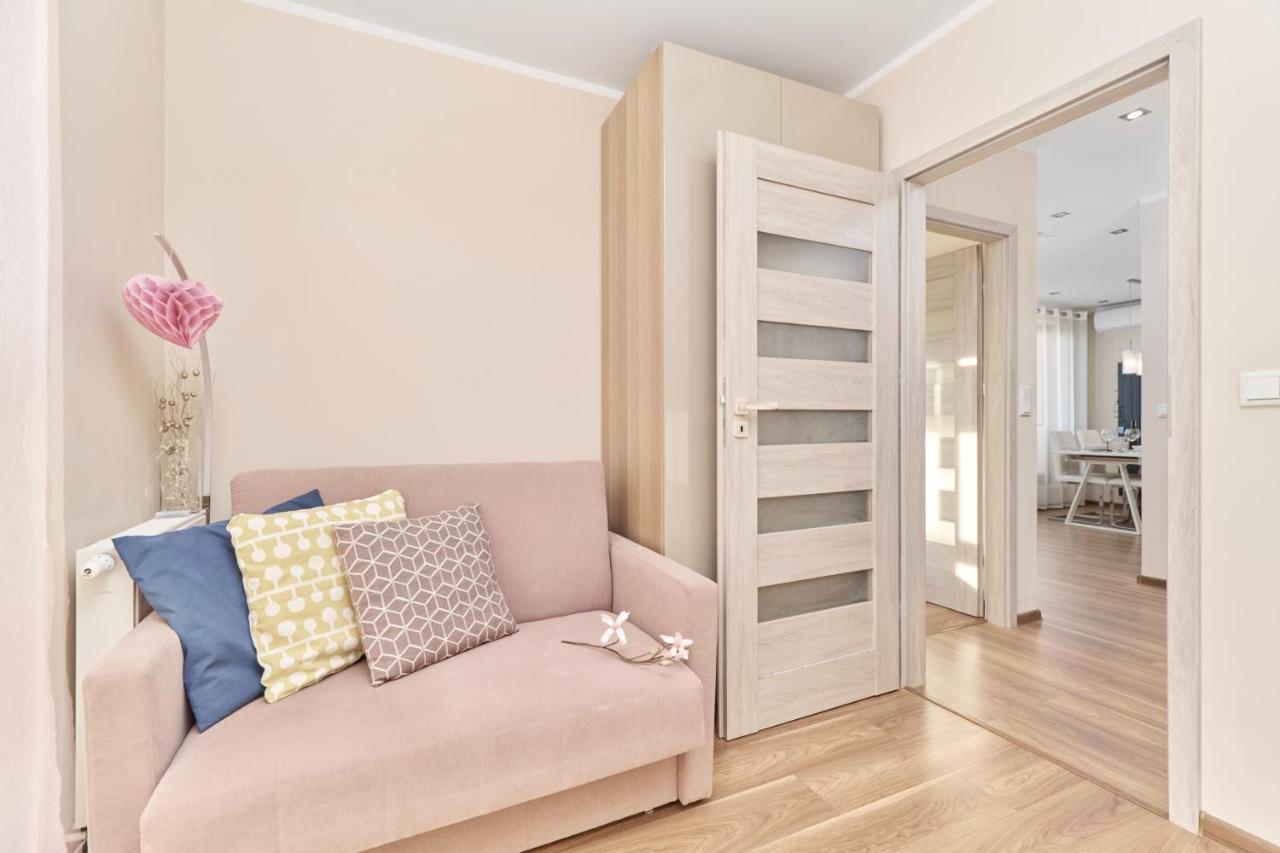 Apartment Wroclaw Krakowska With Balcony And Free Garage By Noclegi Renters エクステリア 写真