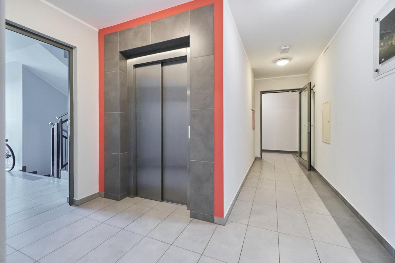 Apartment Wroclaw Krakowska With Balcony And Free Garage By Noclegi Renters エクステリア 写真